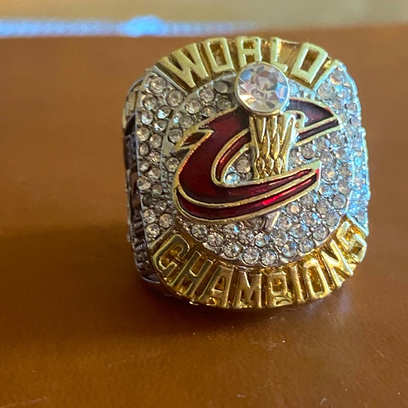LeBron James Championship Ring - Picture 2 of 10